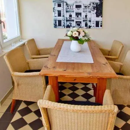 Apartment App 9 *